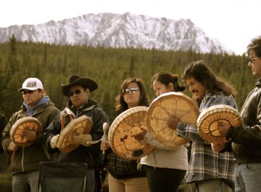 Prosperity mine Tŝilhqot’in First Nation drummers A\J AlternativesJournal.ca